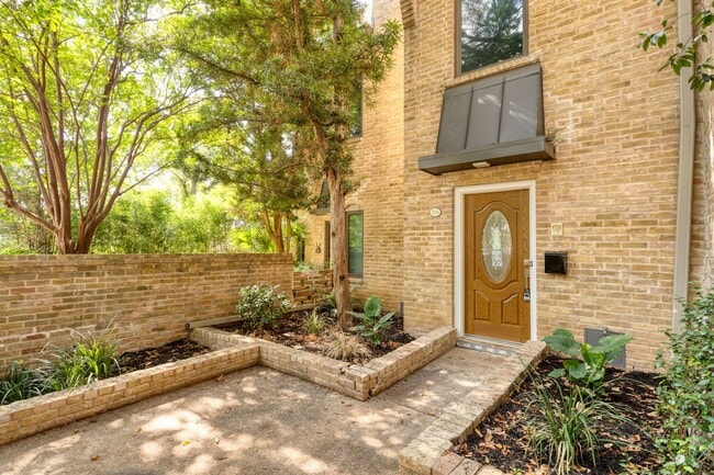 Photo - ALAMO HEIGHTS  |  TOWNHOME  |  REMODELED  |  HUGE TERRACE
