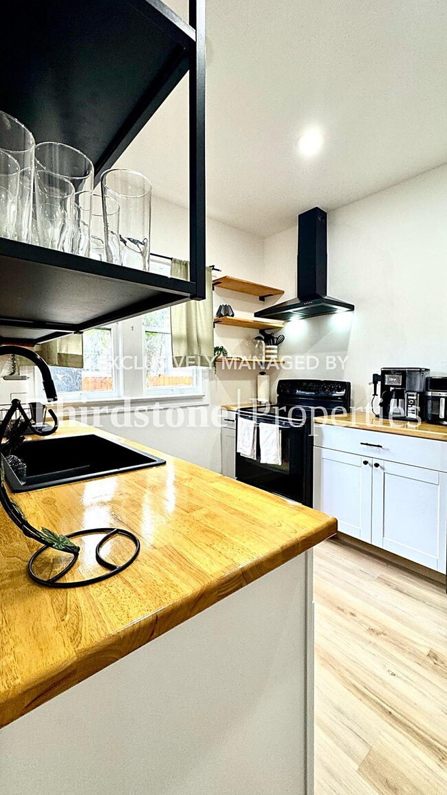 Building Photo - 2518 Dellwood Ave Unit B Rental