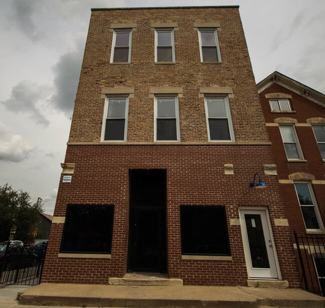 Building Photo - 2115 S Wood St Unit 2N Rental