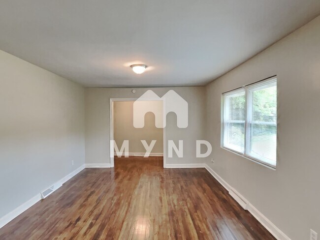 Photo - 5201 Pinebrook Dr