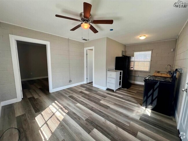Building Photo - 2405 Bullington St Rental