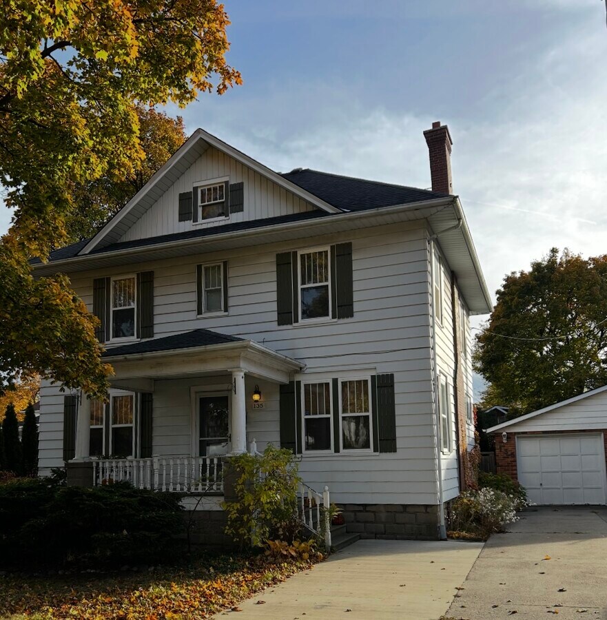 Photo - 135 Maria St