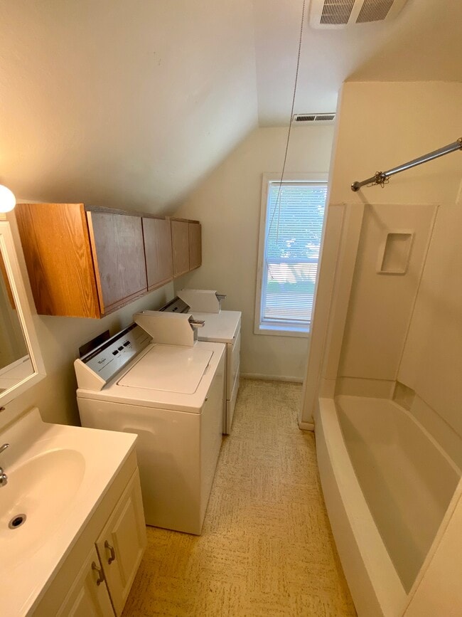 Photo - 1415 Ferry St