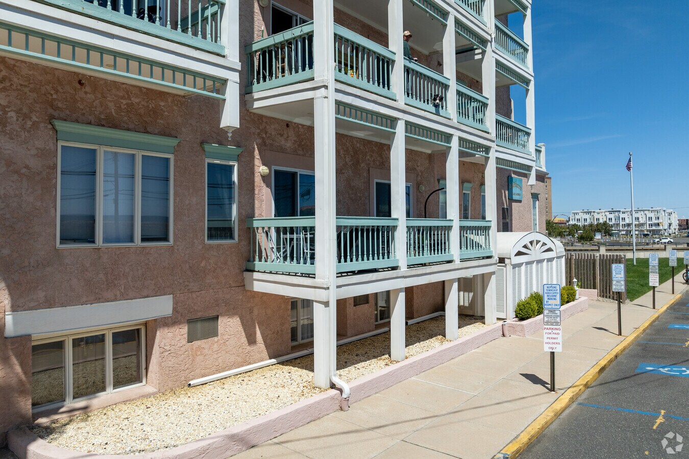 Photo - La Pierre Condominiums