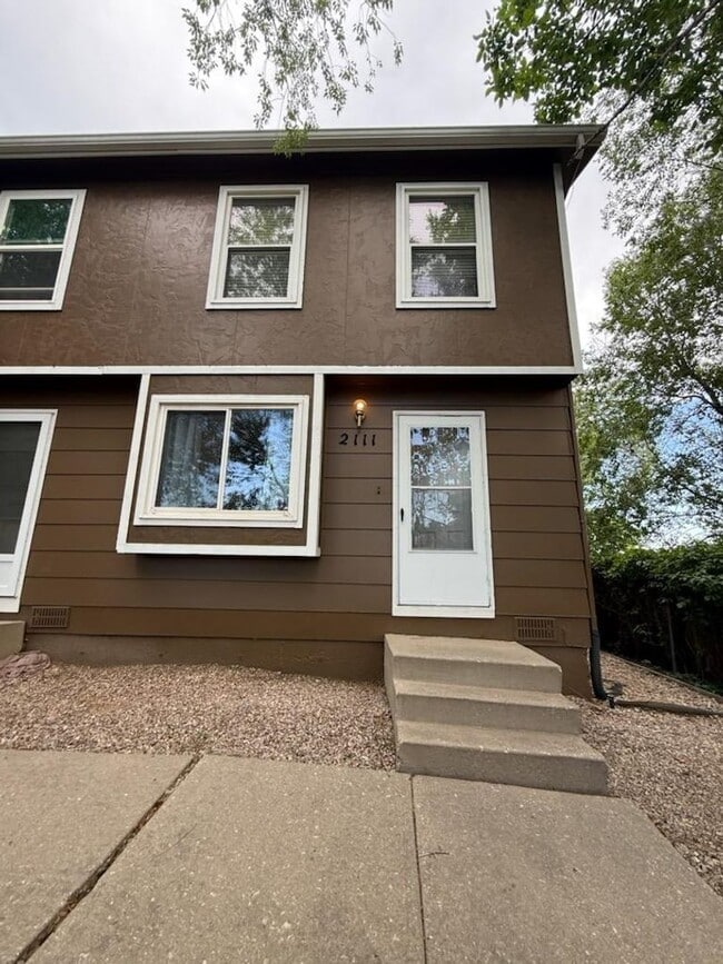 Building Photo - Westside Charmer on Boston Terrace for Rent!
