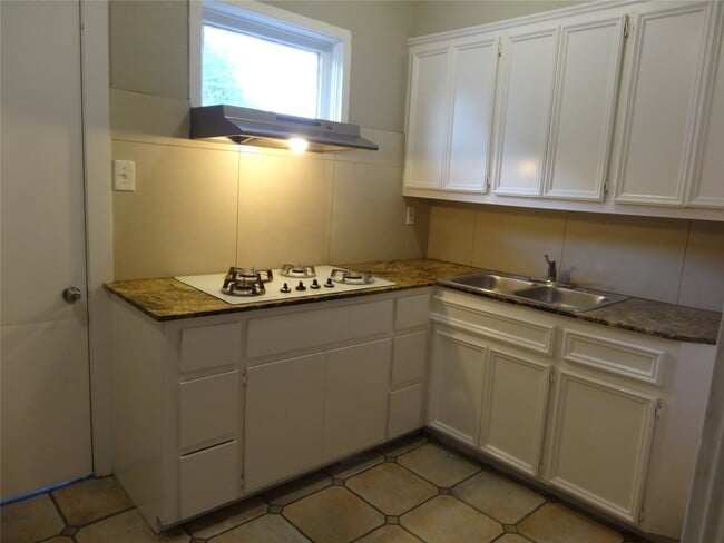 Photo - 5011 Lindsay St