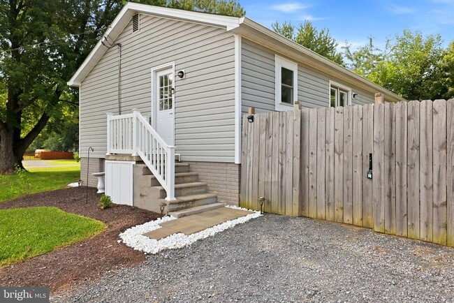 Photo - 306 Fegan Rd