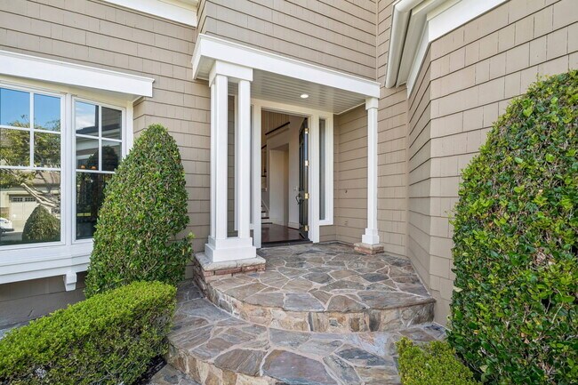 15 Jupiter Hills Dr