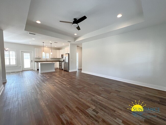 Building Photo - Stunning 3 Bedroom Home in North Crestview!