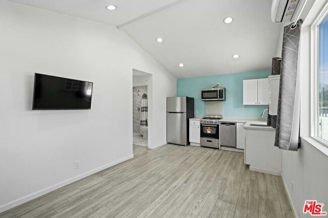 Photo - 6723 Sheltondale Ave