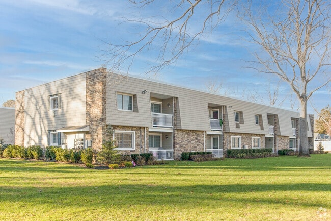 Fairfield Estates At Bohemia