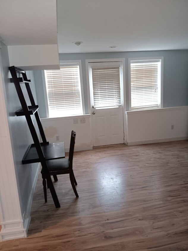 Photo - 10710 SW 62nd Dr (Portland, OR)