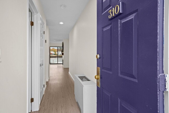 Building Photo - 7 River Rd Unit 310