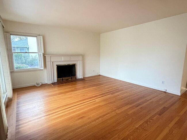 Photo - 1044-1048 Marcussen Drive Unit 1044