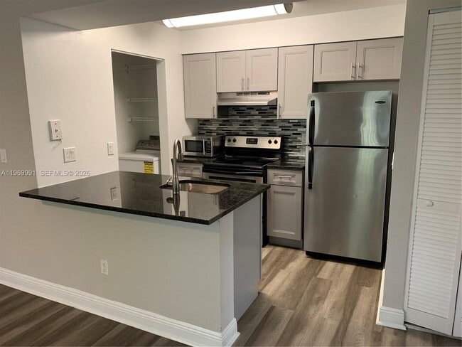 Building Photo - 1261 SW 46th Ave Unit 2004