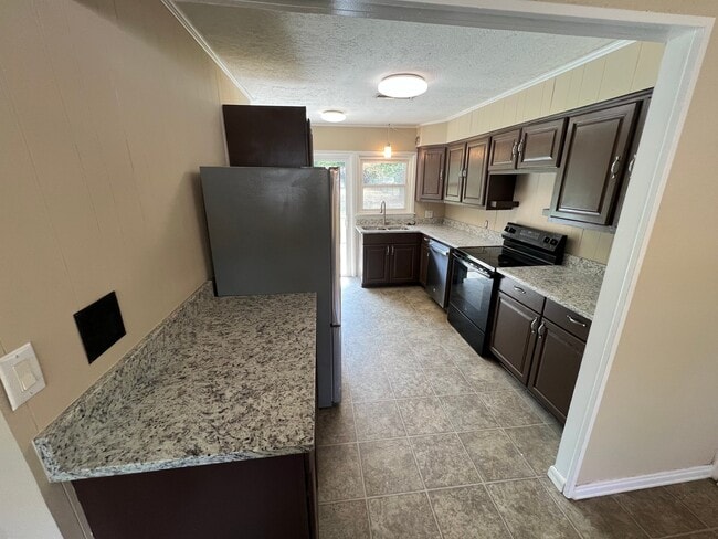 2121 W Wedington Dr