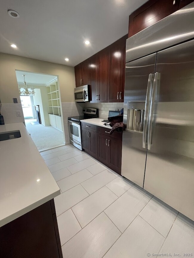 Building Photo - 105 Harbor Dr Unit 135