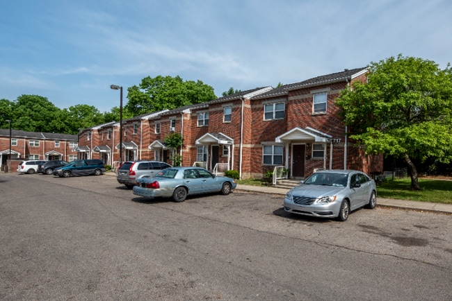 Photo - 755 Canonby Pl