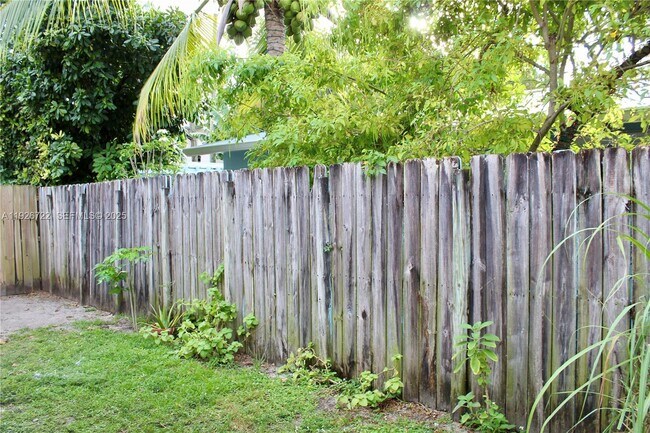 Photo - 300 SW 8th St Unidad 302