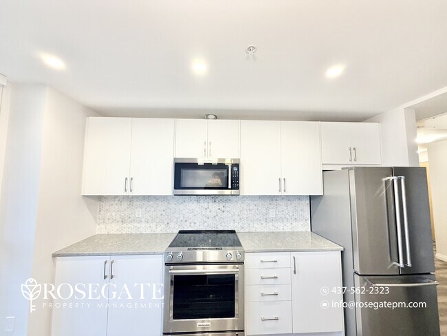 Photo - Spacious 2-Bedroom Condo with Balcony & Parking – Kitchener Unit 1502