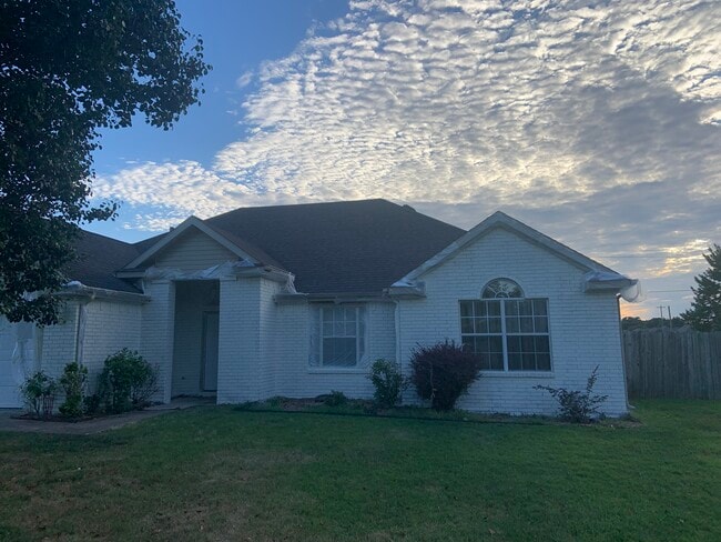 Building Photo - 122 NW Apple Blossom Rental