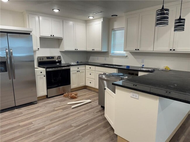 Photo - 703 W Oak St