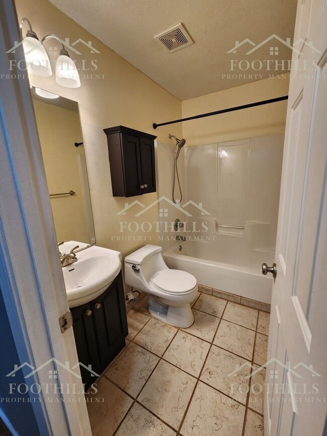 Photo - 438 Old Colony Rd