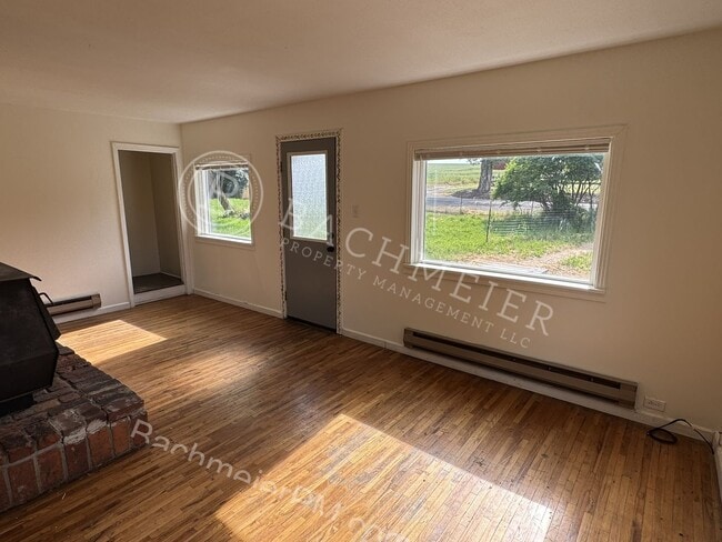 Photo - 3 bedroom 1 bath home with large yard