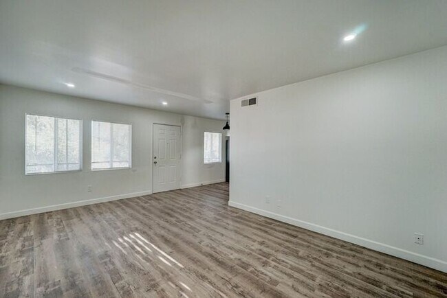 Photo - COMING SOON! Total Modern Renovated 1bed/1bath in Downtown Phoenix