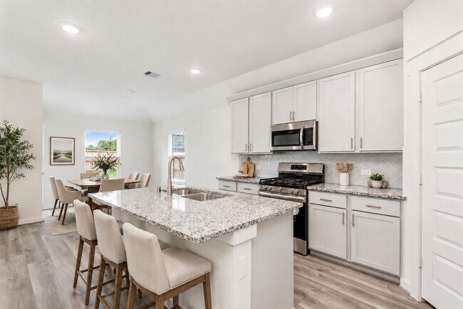Photo - 3111 W Frontier Ln