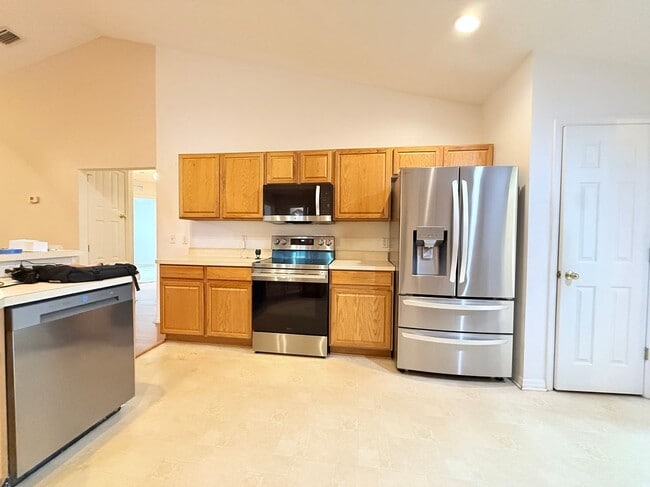 Photo - 778 Hamm St NW