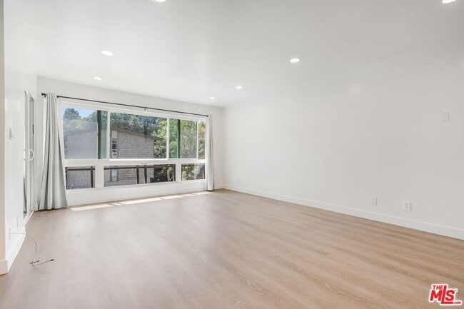 Photo - 6275 Canterbury Dr Unidad 210