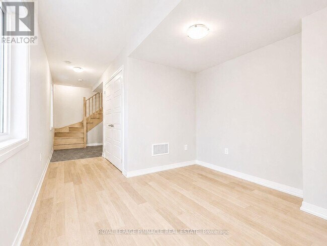 Photo - 52 Norwich Cres