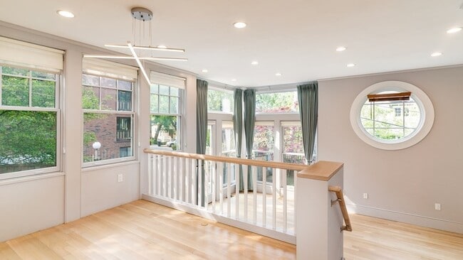 Building Photo - 48 Concord Ave Unit 1