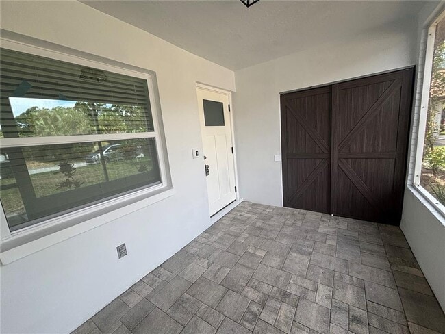 Photo - 674 Heritage Ln