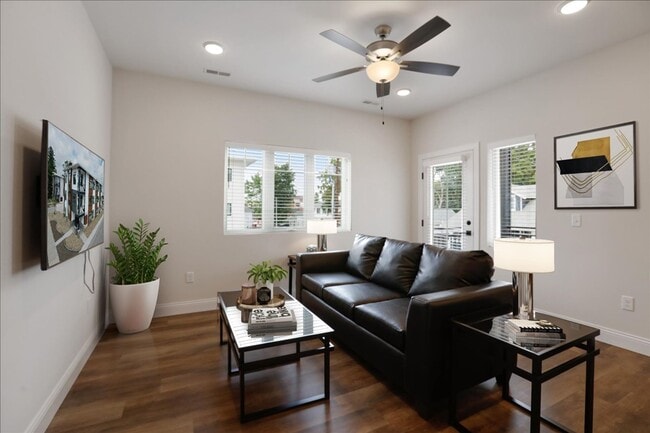 Photo - 302 W Clark St Unit Luxe Layout