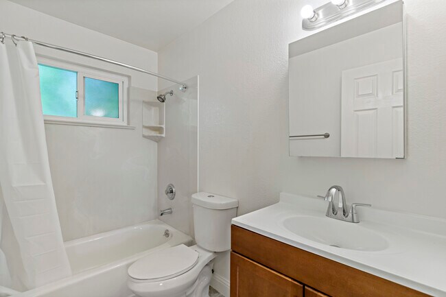 Photo - 21 Leisure Ln