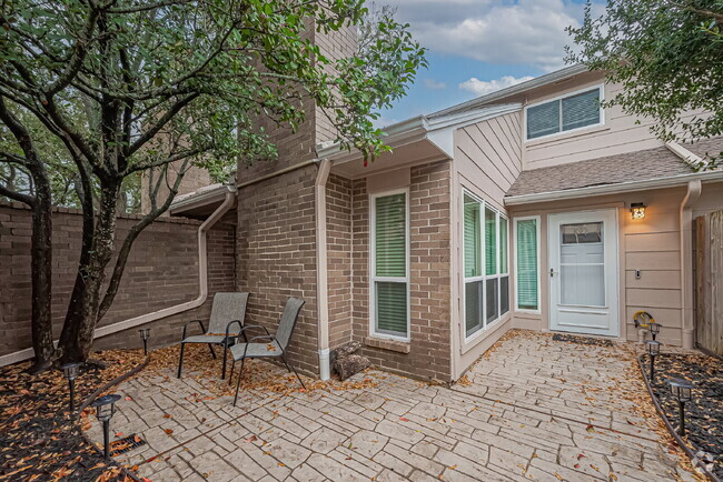 Building Photo - "NEWLY REMODELED 2-Bed Townhouse with 2.5 ...