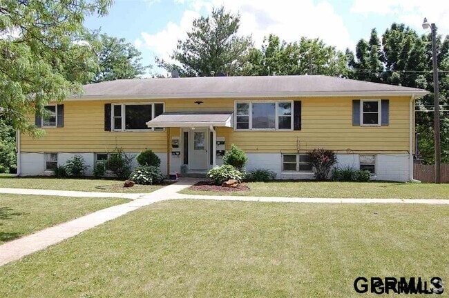 Building Photo - 1523 3rd Ave Rental