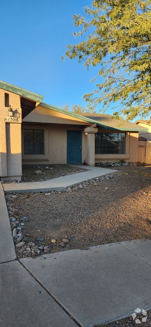 Building Photo - Must See 3 bedroom home!  Midvale Park-Cer...