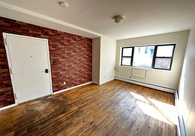 Building Photo - 94 Harman St Unit 1