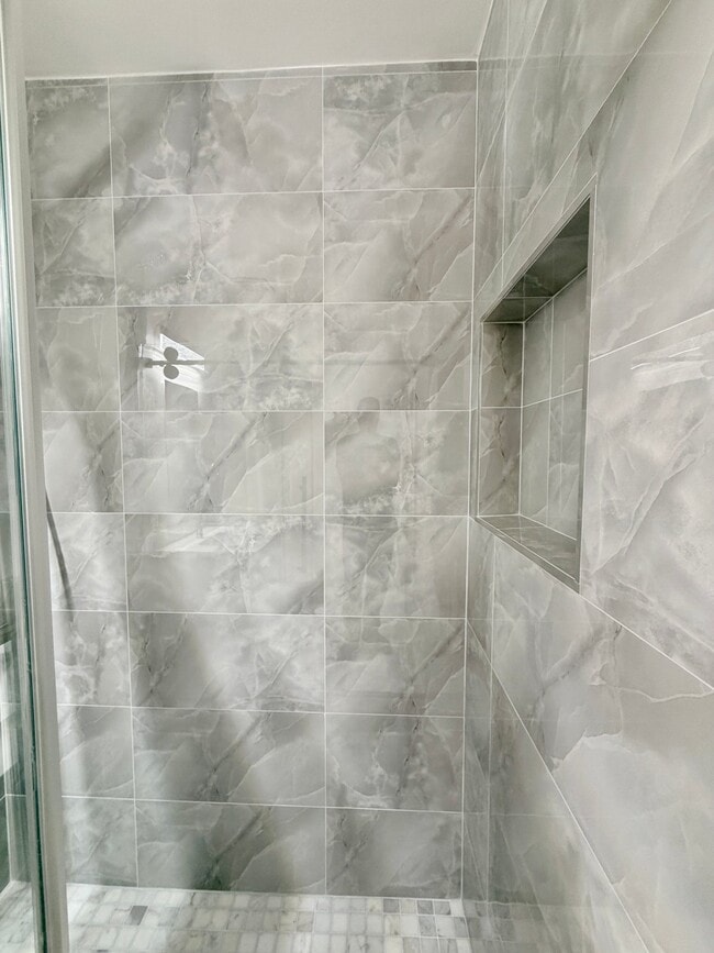 Photo - 1595 E Chevy Chase Dr Unit 8