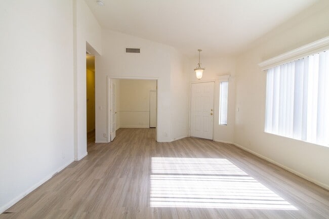 Photo - Gorgeous 3 bed, 2 bath home located near 87th Ave and Cactus