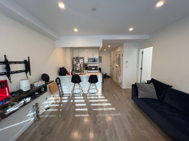 Fantastic 1 Bed/1 Bath Apartment in Astoria - Fantastic 1 Bed/1 Bath Apartment in Astoria Unit Apt 3B