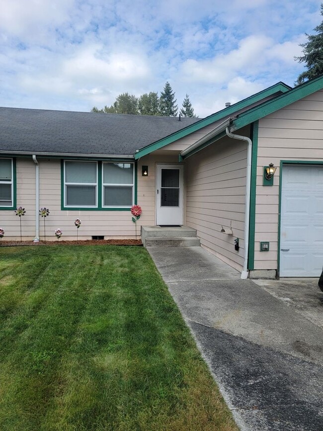 Building Photo - 15810-15810 94th Ave Ct E Rental