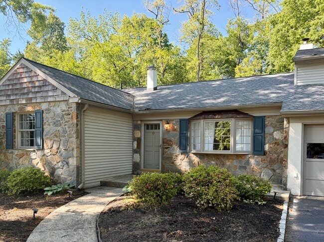 Photo - 15 Plymwood Dr