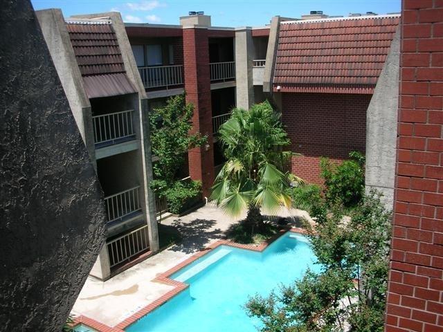 Building Photo - 3115 Helms St Unit 302