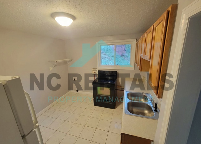 Photo - 3211 Donnell St