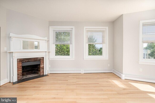 Building Photo - 523 Constitution Ave NE Unit 3 Rental