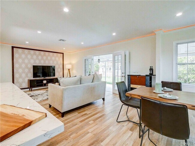 Photo - 15931 Tuba St